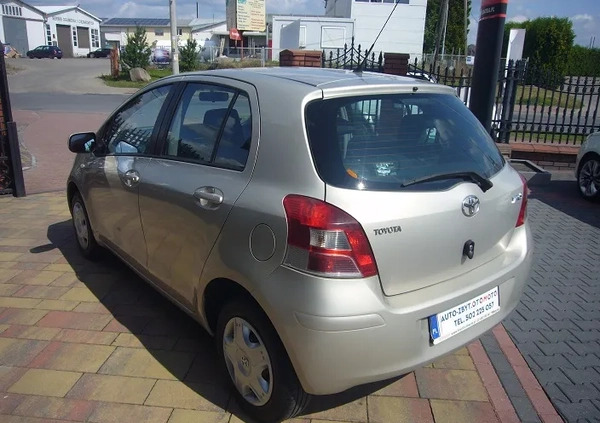 Toyota Yaris cena 20500 przebieg: 128000, rok produkcji 2010 z Krajenka małe 211